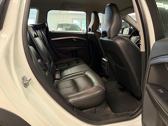 Volvo XC70 18 of 27
