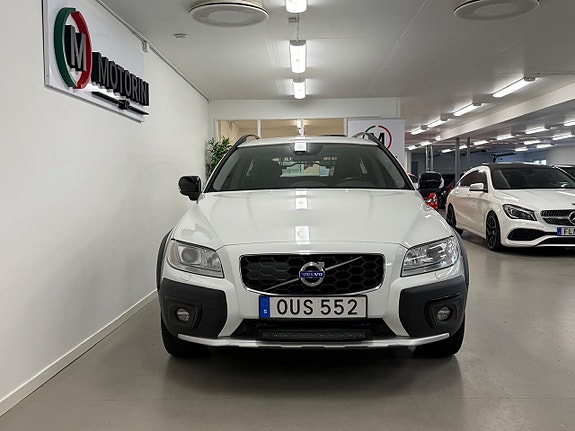 Volvo XC70 2 of 27