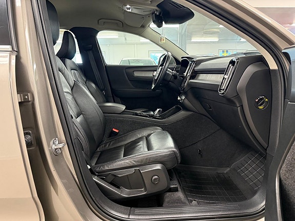 Volvo XC40 18 of 27