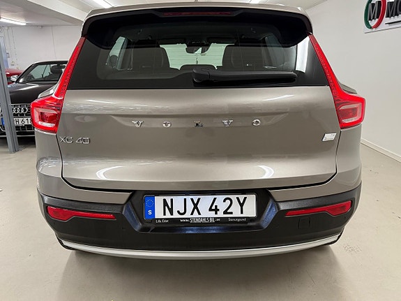Volvo XC40 13 of 27