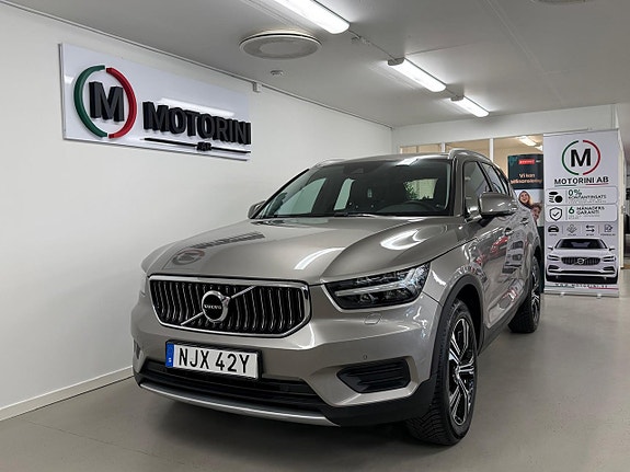 Volvo XC40 2 of 27