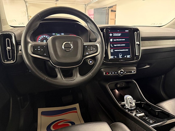 Volvo XC40 10 of 27