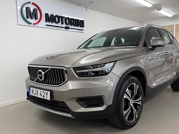 Volvo XC40 3 of 27