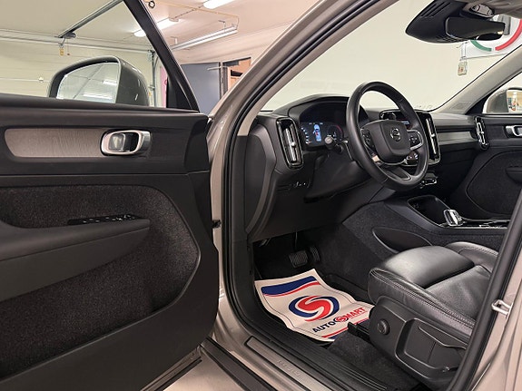 Volvo XC40 9 of 27
