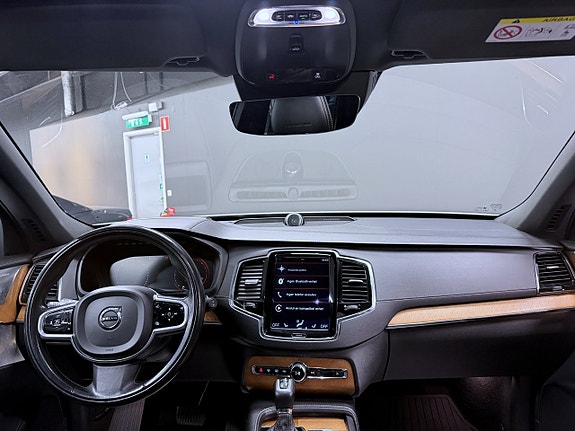 Volvo XC90 3 of 20