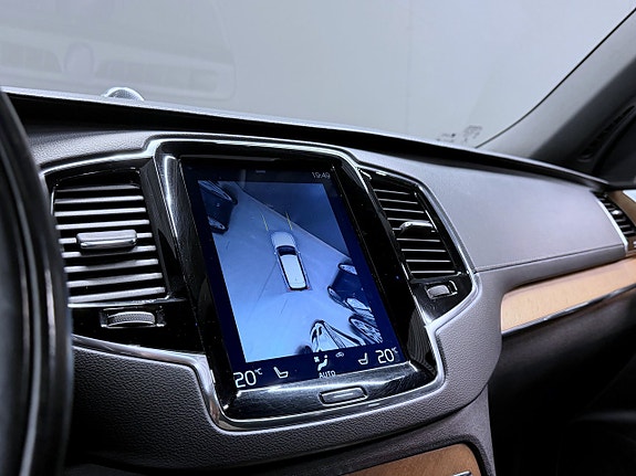 Volvo XC90 14 of 20