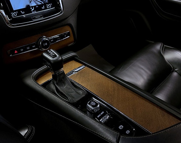 Volvo XC90 18 of 20