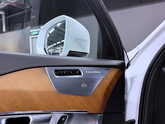 Volvo XC90 13 of 20
