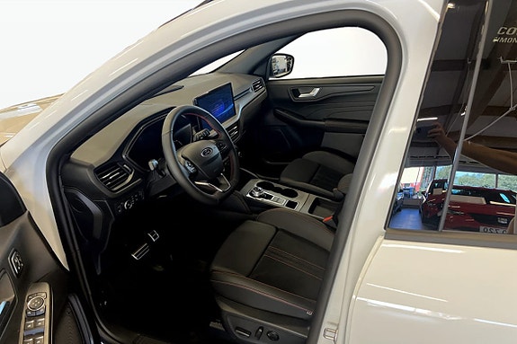 Ford Kuga 5 of 9