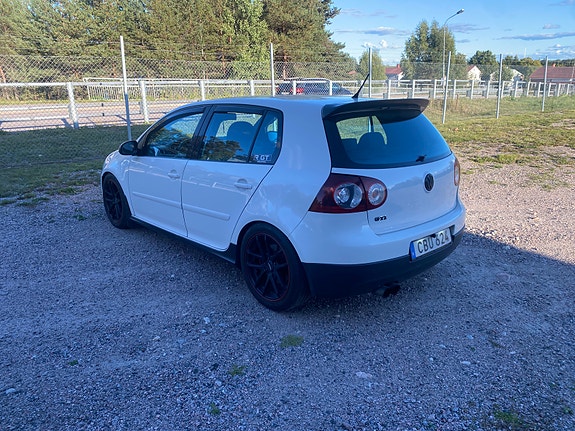 Volkswagen Golf V 6 of 17