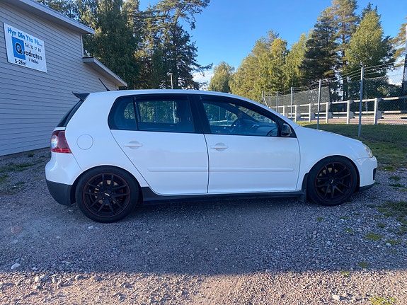 Volkswagen Golf V 5 of 17