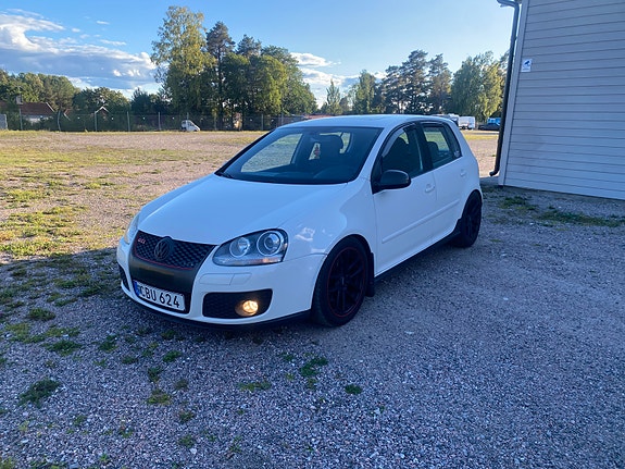 Volkswagen Golf V 2 of 17