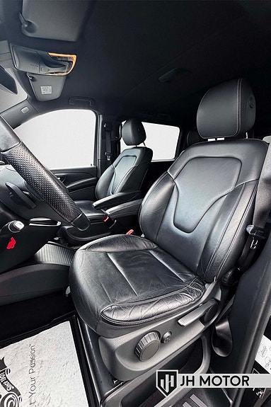 Mercedes-Benz V220 12 of 21