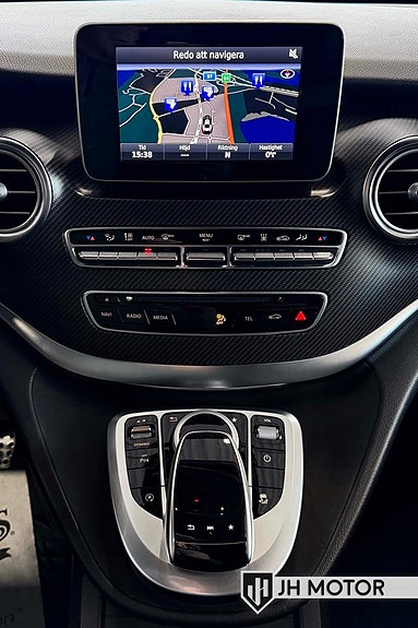 Mercedes-Benz V220 21 of 21