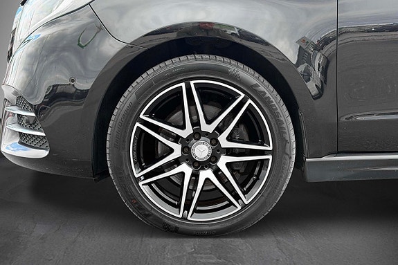 Mercedes-Benz V220 11 of 21