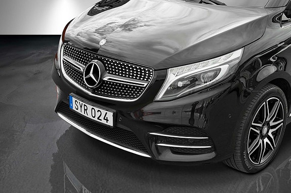 Mercedes-Benz V220 10 of 21