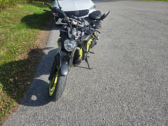Yamaha MT-07 2 of 7