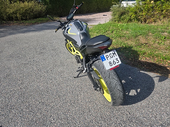 Yamaha MT-07 4 of 7