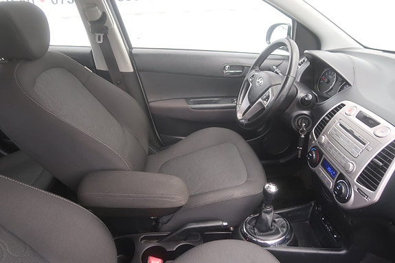 Hyundai i20 7 of 26