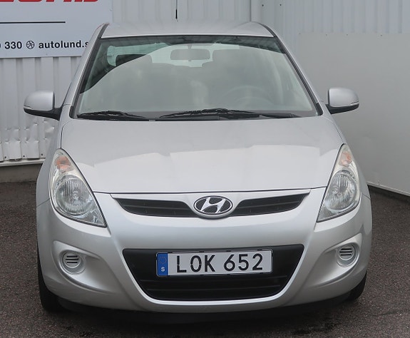 Hyundai i20 2 of 26