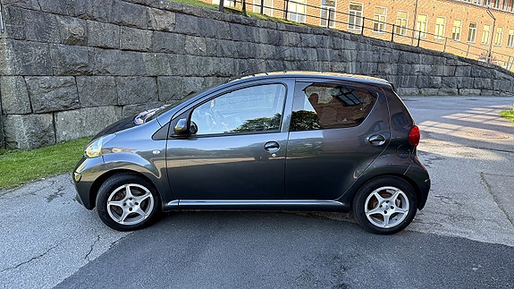 Toyota Aygo 2 of 11