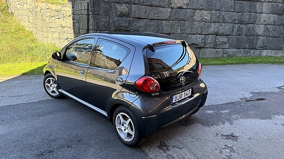 Toyota Aygo 3 of 11