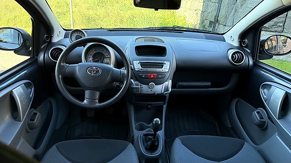 Toyota Aygo 8 of 11