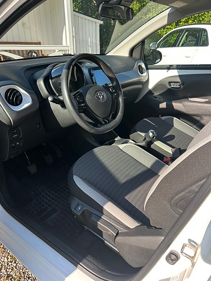 Toyota Aygo 2 of 5