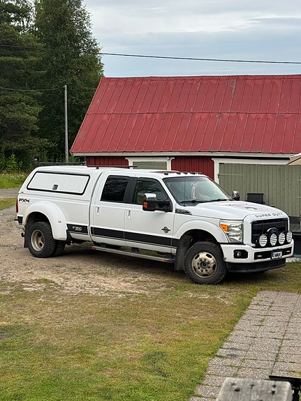 Ford F-350 3 of 5