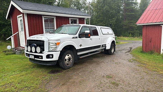 Ford F-350 2 of 5