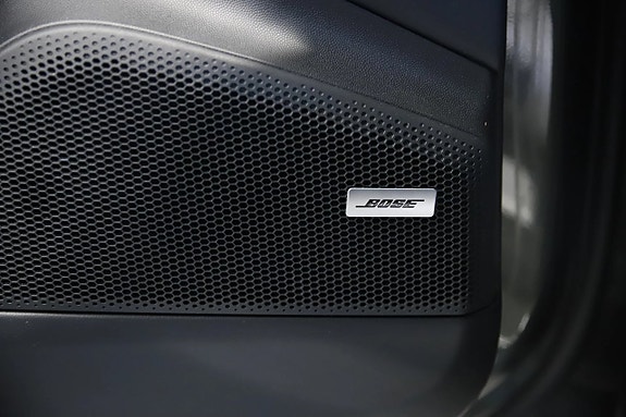 Porsche Macan 4 12 of 19
