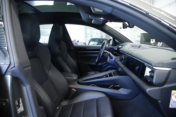 Porsche Macan 4 8 of 19