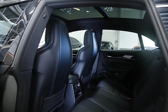 Porsche Macan 4 9 of 19