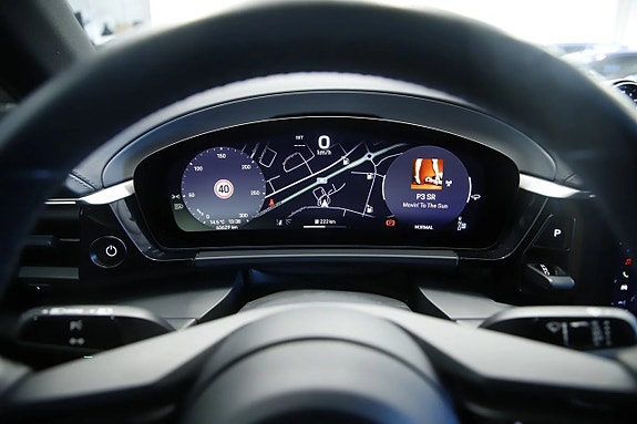 Porsche Macan 4 14 of 19