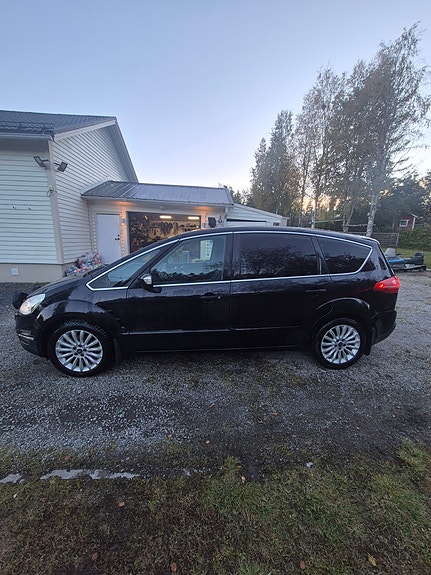 Ford S-MAX 2 of 8