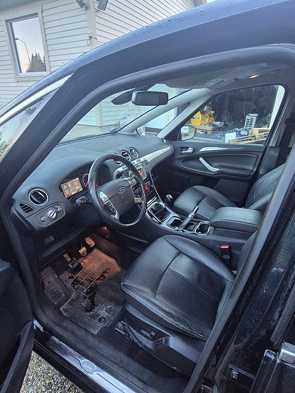 Ford S-MAX 8 of 8