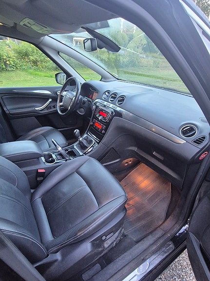 Ford S-MAX 7 of 8