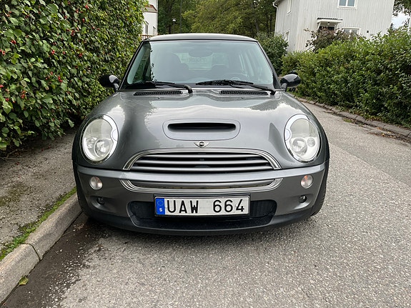 MINI Cooper S 4 of 8