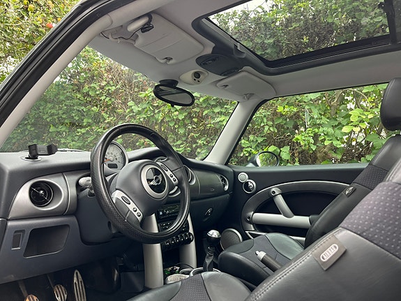 MINI Cooper S 7 of 8