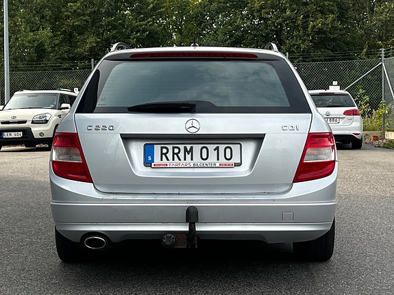Mercedes-Benz C220 21 of 23