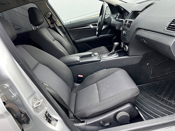 Mercedes-Benz C220 8 of 23