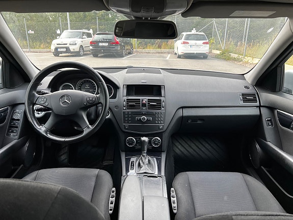 Mercedes-Benz C220 9 of 23