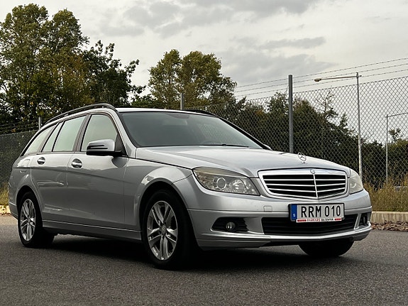 Mercedes-Benz C220 2 of 23