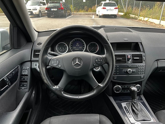 Mercedes-Benz C220 10 of 23
