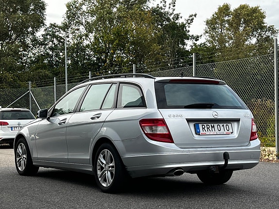 Mercedes-Benz C220 3 of 23
