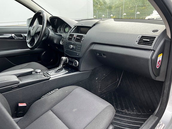 Mercedes-Benz C220 5 of 23