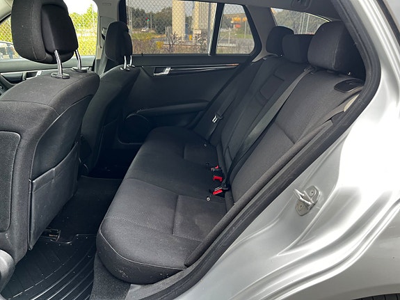 Mercedes-Benz C220 15 of 23