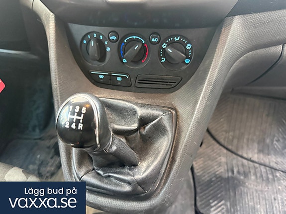 Ford Transit Connect 13 of 30