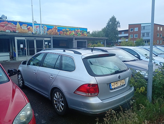 Volkswagen Golf V 2 of 5