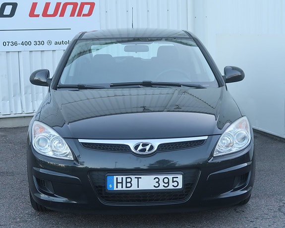 Hyundai i30 2 of 18